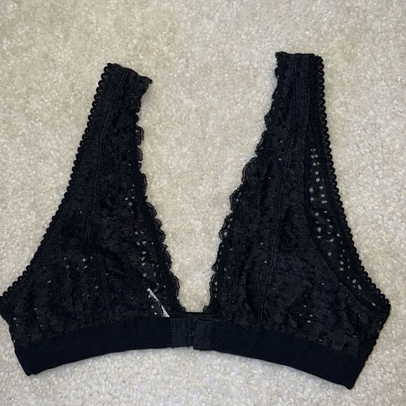 URBAN OUTFITTERS Bralette 🖤 - Picture 3 of 7